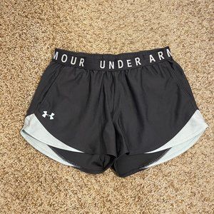 Womens Under Armor shorts with pockets